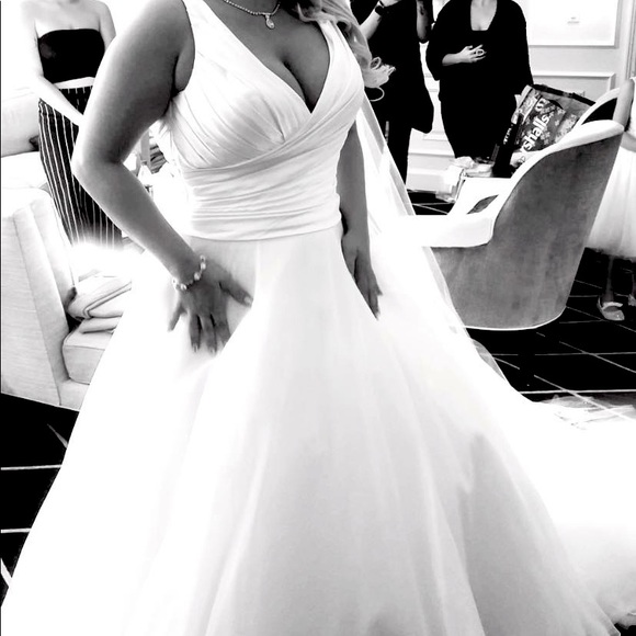 Only wore once in perfect condition comes with the vail if you want. - Picture 3 of 4